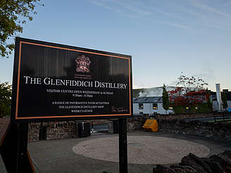 Glenfiddich distillery sign&nbsp;hochgeladen von&nbsp;anonym, 16.11.2023